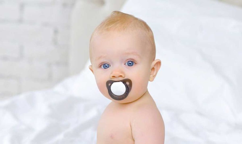 عوارض پستانک برای سلامت دهان
